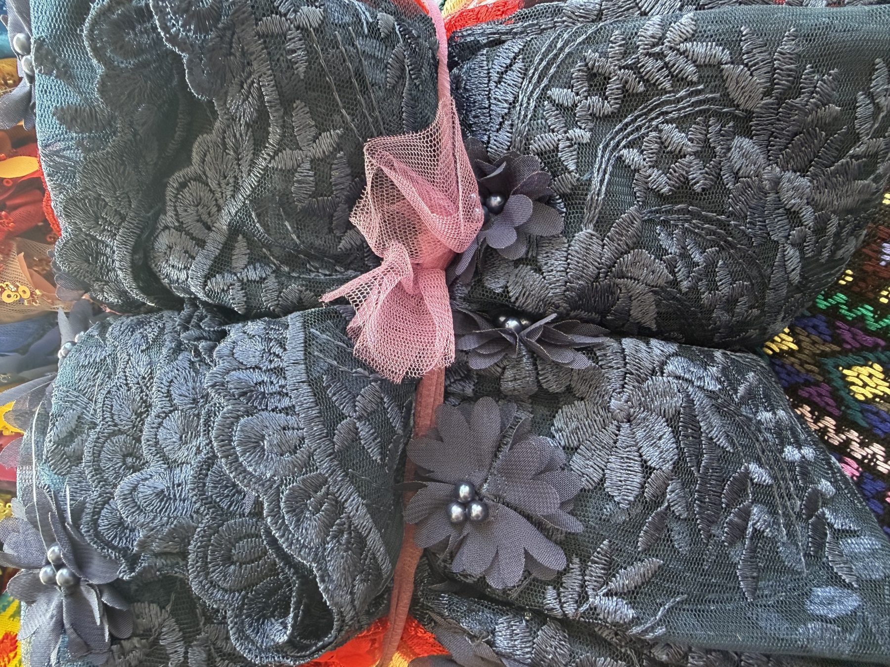 Güipil de Tul con Aplicación Suave